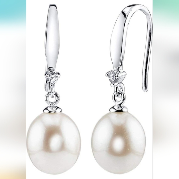 Jewelry - NIB Pearl Drop Earrings